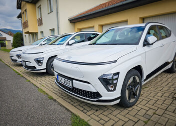 Nové elektromobily pro potřeby terénních služeb Charity Ústí nad Labem